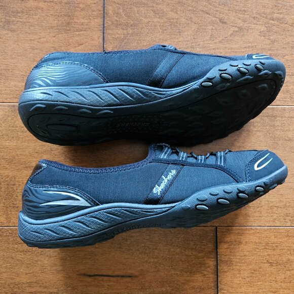 Skechers Size 7 Black Relaxed Fit Memory Foam Slip On Shoe Bike - Picture 3 of 5